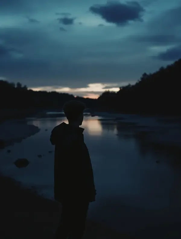河流穿过夏天 - art-film，中国大陆2021年，在线视频观看影视鉴赏
